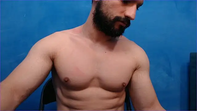 Snapshot of alex_blu chatting on October 22, 7:35 pm alex blu online show from October 22, 7:35 pm