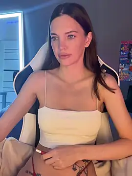 julia fly online show from October 10, 10:25 am