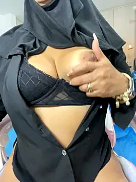 Snapshot of Jameela chatting on December 1, 8:42 pm Jameela online show from December 1, 8:42 pm