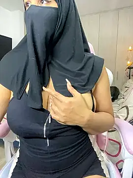 Snapshot of Jameela chatting on December 7, 10:39 pm Jameela online show from December 7, 10:39 pm