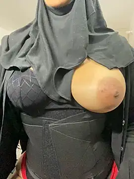 Snapshot of Jameela chatting on December 21, 2:41 am Jameela online show from December 21, 2:41 am