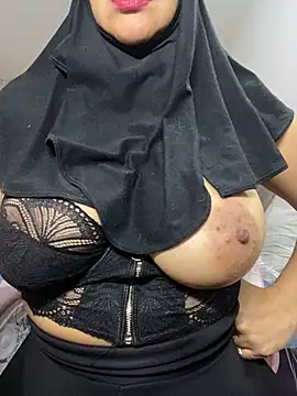 Snapshot of Jameela chatting on December 31, 3:01 am Jameela online show from December 31, 3:01 am