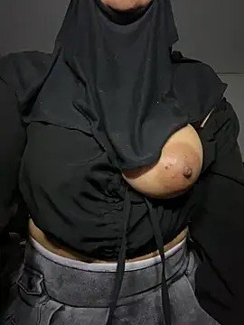 Snapshot of Jameela chatting on January 21, 2:43 am Jameela online show from January 21, 2:43 am