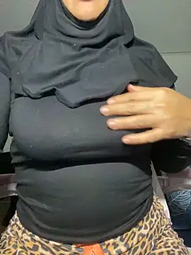 Snapshot of Jameela chatting on January 23, 12:57 am Jameela online show from January 23, 12:57 am