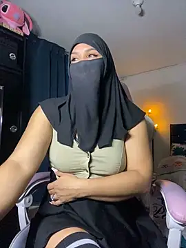 Snapshot of Jameela chatting on February 18, 12:48 am Jameela online show from February 18, 12:48 am