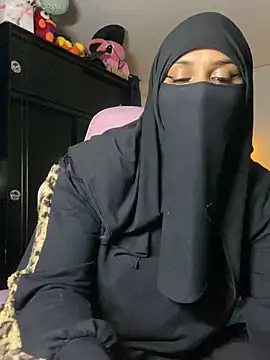 Snapshot of Jameela chatting on March 3, 2:15 am Jameela online show from March 3, 2:15 am