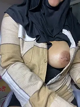 Snapshot of Jameela chatting on March 8, 3:17 am Jameela online show from March 8, 3:17 am