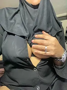 Snapshot of Jameela chatting on March 18, 1:53 am Jameela online show from March 18, 1:53 am