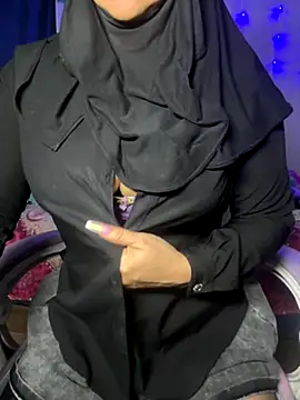 Snapshot of Jameela chatting on November 12, 12:11 am Jameela online show from November 12, 12:11 am