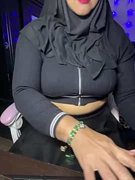 Snapshot of Jameela chatting on December 17, 12:27 am Jameela online show from December 17, 12:27 am