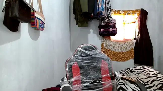 angelamarie1 online show from March 11, 1:23 pm