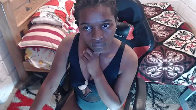 Snapshot of sexyjustin202 chatting on December 5, 2:53 am sexyjustin202 online show from December 5, 2:53 am