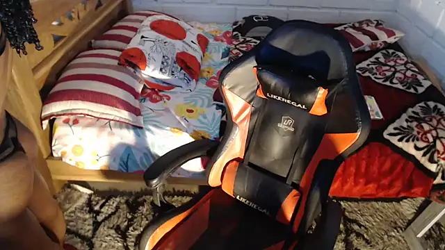 Snapshot of sexyjustin202 chatting on December 10, 9:00 pm sexyjustin202 online show from December 10, 9:00 pm