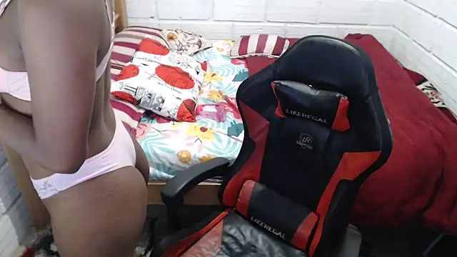 Snapshot of sexyjustin202 chatting on December 17, 12:45 am sexyjustin202 online show from December 17, 12:45 am