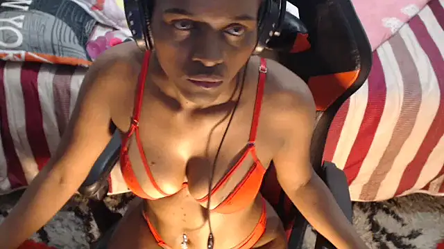 Snapshot of sexyjustin202 chatting on December 25, 4:33 am sexyjustin202 online show from December 25, 4:33 am