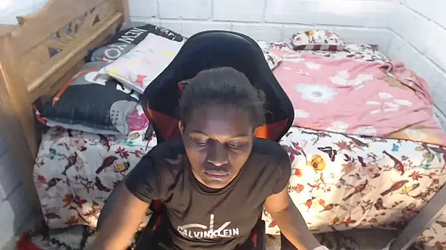 Snapshot of sexyjustin202 chatting on January 18, 3:31 am sexyjustin202 online show from January 18, 3:31 am