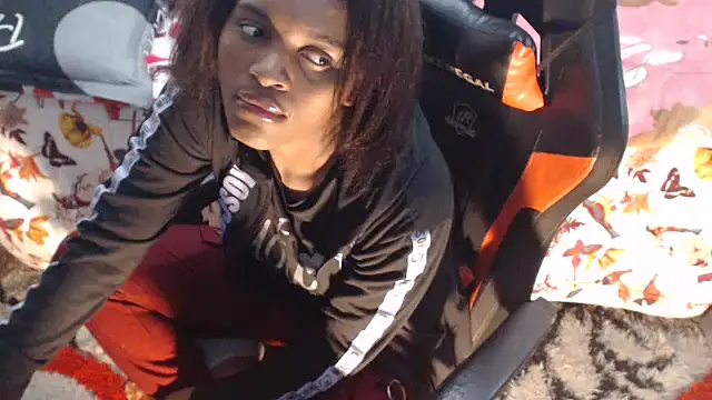 Snapshot of sexyjustin202 chatting on January 19, 4:33 am sexyjustin202 online show from January 19, 4:33 am