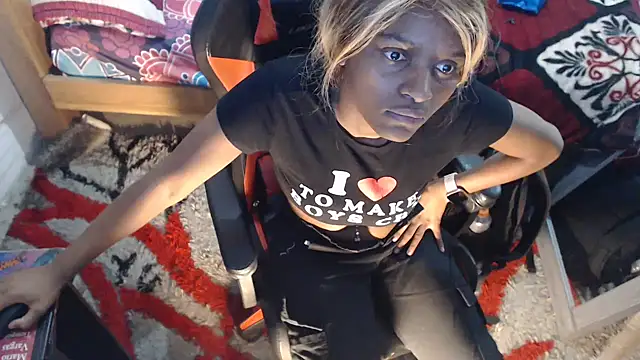 Snapshot of sexyjustin202 chatting on February 12, 10:48 pm sexyjustin202 online show from February 12, 10:48 pm