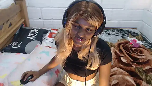 Snapshot of sexyjustin202 chatting on March 11, 3:59 am sexyjustin202 online show from March 11, 3:59 am