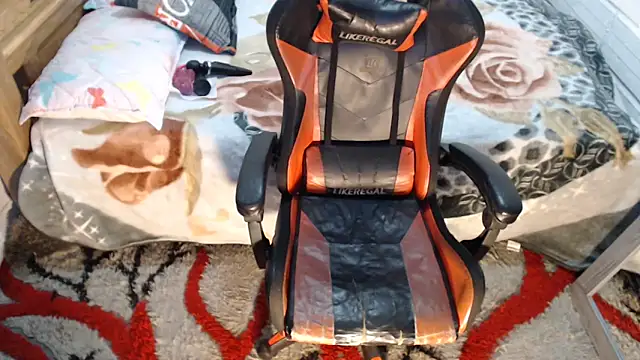 Snapshot of sexyjustin202 chatting on November 18, 1:55 am sexyjustin202 online show from November 18, 1:55 am