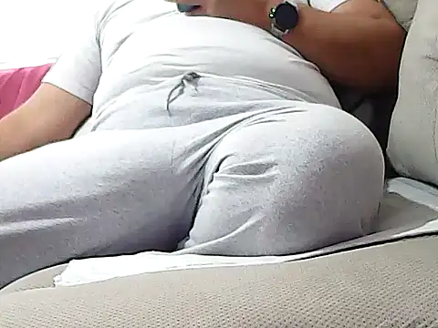 Snapshot of trucker8282 chatting on January 5, 11:37 am trucker8282 online show from January 5, 11:37 am