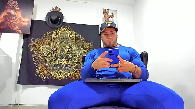 LOGAN WHITTERS01 online show from February 18, 3:53 am