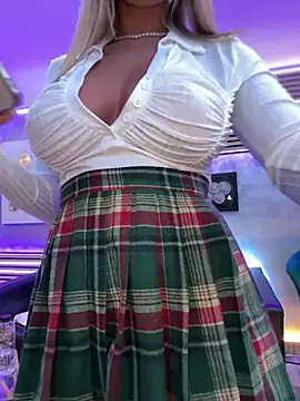 KirstieVegas online show from January 9, 8:44 pm