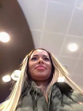 KirstieVegas online show from February 4, 11:38 pm