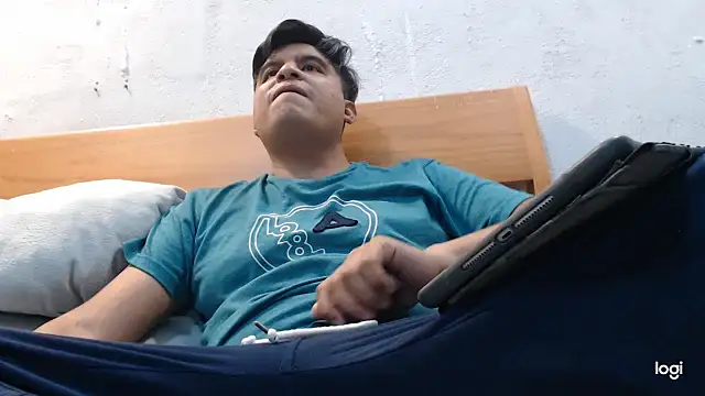 Snapshot of thor000089 chatting on December 10, 5:28 am thor000089 online show from December 10, 5:28 am