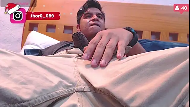 Snapshot of thor000089 chatting on January 2, 2:33 am thor000089 online show from January 2, 2:33 am