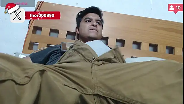 Snapshot of thor000089 chatting on January 6, 2:26 am thor000089 online show from January 6, 2:26 am