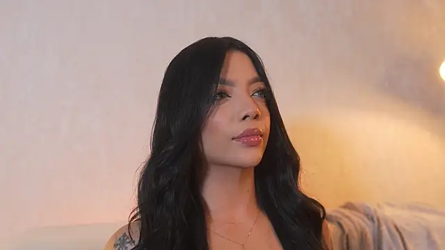 sarah hiill online show from December 2, 10:05 pm