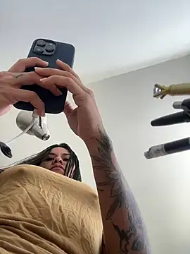 Reggie-Liam online show from February 12, 2:32 pm