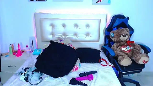 Snapshot of Jenng18 chatting on December 25, 10:48 pm Jenng18 online show from December 25, 10:48 pm