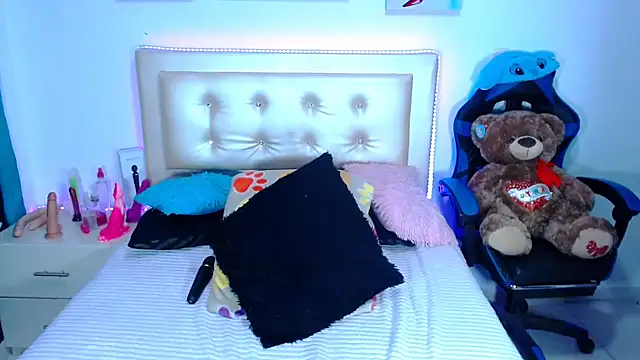 Snapshot of Jenng18 chatting on January 19, 9:55 pm Jenng18 online show from January 19, 9:55 pm