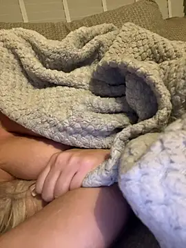 Bustyblondebabe32 online show from March 5, 4:34 am