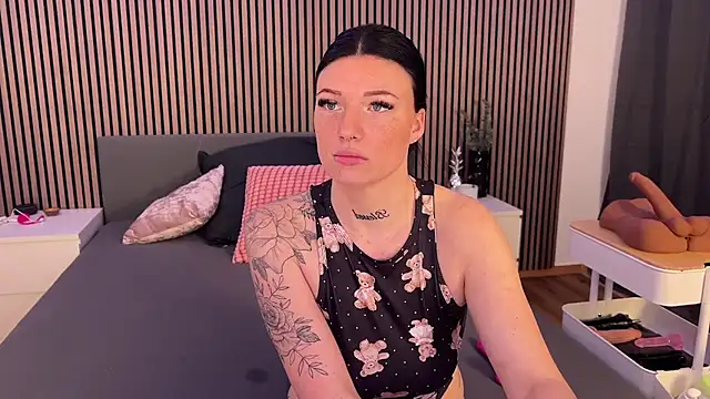 Snapshot of LizaRoxx chatting on February 27, 7:37 pm LizaRoxx online show from February 27, 7:37 pm