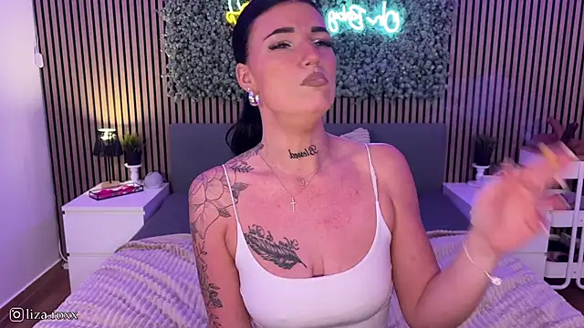 Snapshot of LizaRoxx chatting on October 3, 7:44 pm LizaRoxx online show from October 3, 7:44 pm