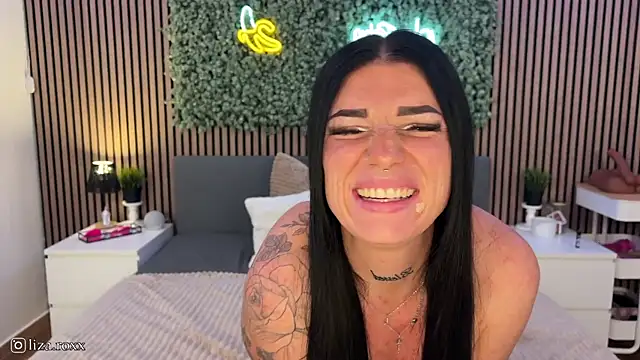 Snapshot of LizaRoxx chatting on October 4, 9:57 pm LizaRoxx online show from October 4, 9:57 pm