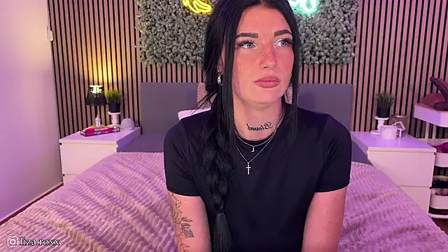 Snapshot of LizaRoxx chatting on October 6, 7:11 pm LizaRoxx online show from October 6, 7:11 pm