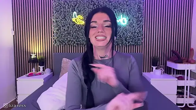 Snapshot of LizaRoxx chatting on October 7, 7:22 pm LizaRoxx online show from October 7, 7:22 pm