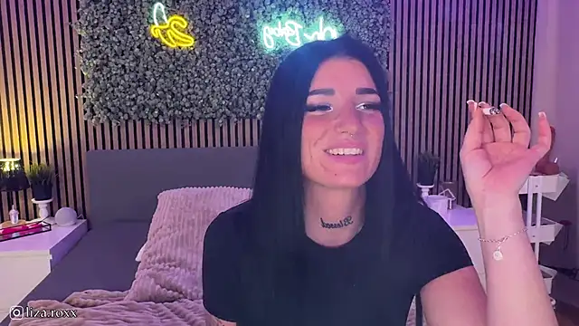 Snapshot of LizaRoxx chatting on October 15, 7:14 pm LizaRoxx online show from October 15, 7:14 pm