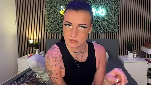 Snapshot of LizaRoxx chatting on November 10, 8:52 pm LizaRoxx online show from November 10, 8:52 pm