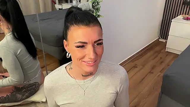 Snapshot of LizaRoxx chatting on November 11, 8:53 pm LizaRoxx online show from November 11, 8:53 pm