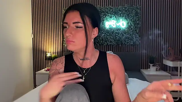 Snapshot of LizaRoxx chatting on November 18, 8:13 pm LizaRoxx online show from November 18, 8:13 pm