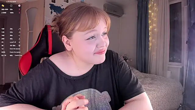 Snapshot of LisaLaas chatting on December 4, 1:31 pm LisaLaas online show from December 4, 1:31 pm