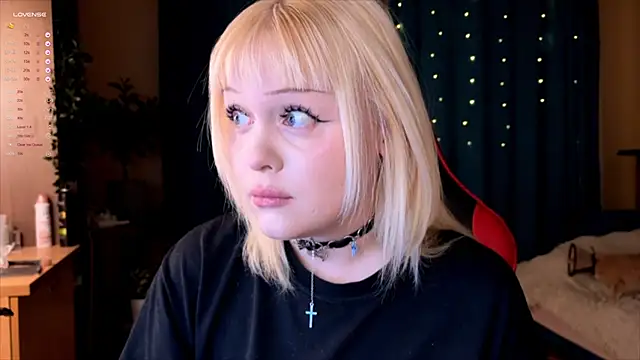 Snapshot of LisaLaas chatting on October 2, 4:14 pm LisaLaas online show from October 2, 4:14 pm