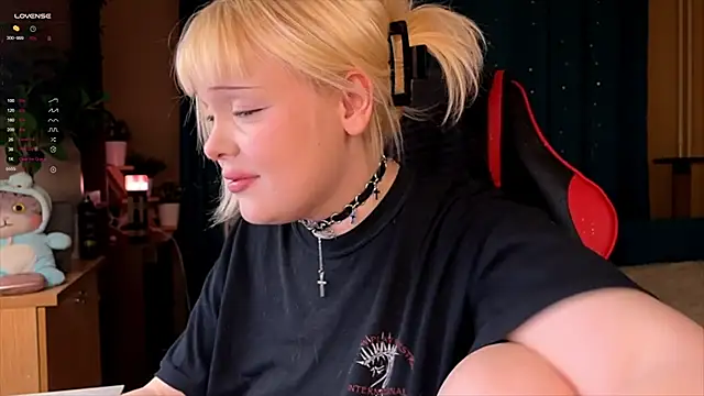 Snapshot of LisaLaas chatting on October 9, 2:48 pm LisaLaas online show from October 9, 2:48 pm