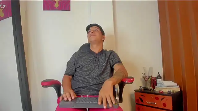 sophieandmarkls online show from March 12, 11:01 pm