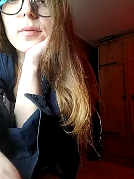 Snapshot of dolcehelena993 chatting on January 19, 1:22 pm dolcehelena993 online show from January 19, 1:22 pm